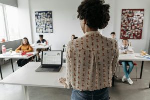 Tecnologia e IDEB: Melhore a Educação do Seu Município